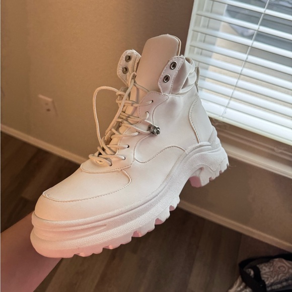 White Boots - Picture 2 of 2